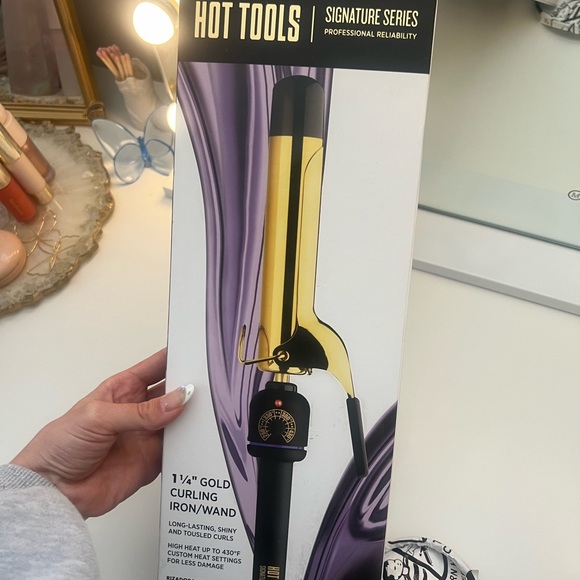 Hot Tools Signature Series 1 1/4 Gold Curling Iron - Picture 2 of 2